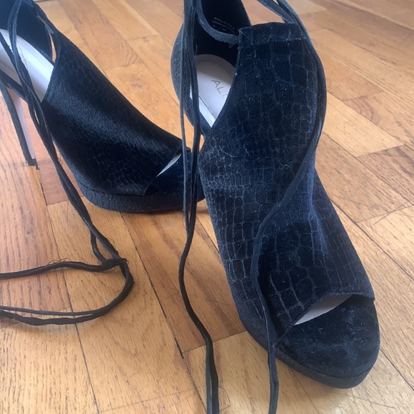 Aldo size 9 velvet 4 inch heels with platform long string straps. - Picture 6 of 8